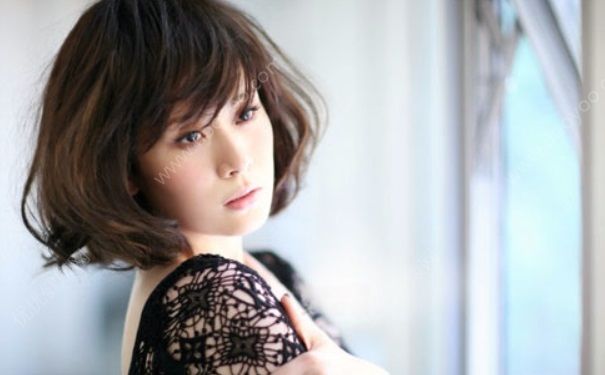 洗澡时随手扎个丸子头 丸子头一分钟搞定简单又好看(4)