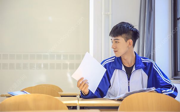 喜欢的男生不主动找我？喜欢一个男生应该主动吗？(1)