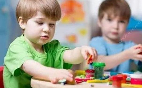 太小上幼儿园的坏处有哪些？3岁前上幼儿园的危害(3)