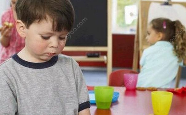 太小上幼儿园的坏处有哪些？3岁前上幼儿园的危害(1)