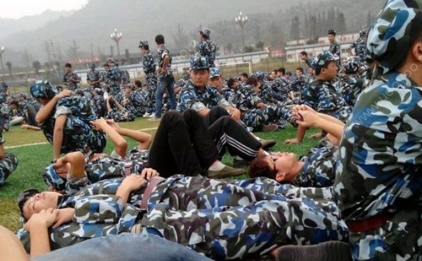 军训晚上睡不着觉怎么办？军训晚上睡不着怎么回事？(1)