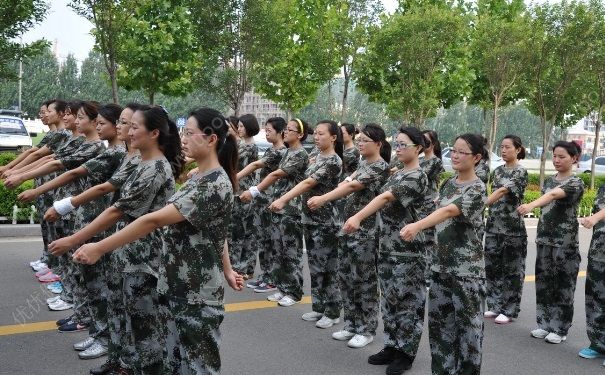 军训晚上睡不着觉怎么办？军训晚上睡不着怎么回事？(4)