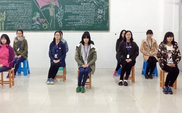 女人的坐姿应该怎样？ 怎么坐最舒服健康？(9)