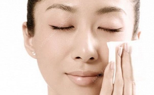 卸妆油怎么用？卸妆油的使用方法(1)