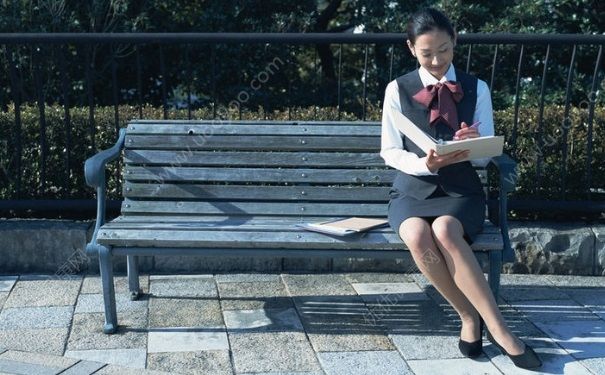 女人的坐姿应该怎样？ 怎么坐最舒服健康？(5)