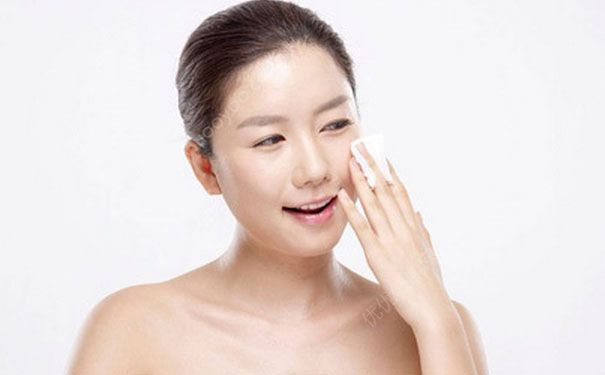 卸妆油怎么用？卸妆油的使用方法(5)