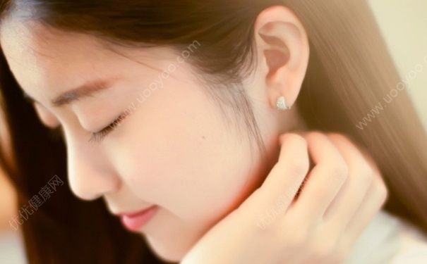 美女种睫毛致毛囊炎 种睫毛有什么危害？(1)