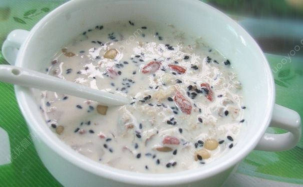 芝麻牛奶粥怎么做？芝麻牛奶粥的做法与功效(1)