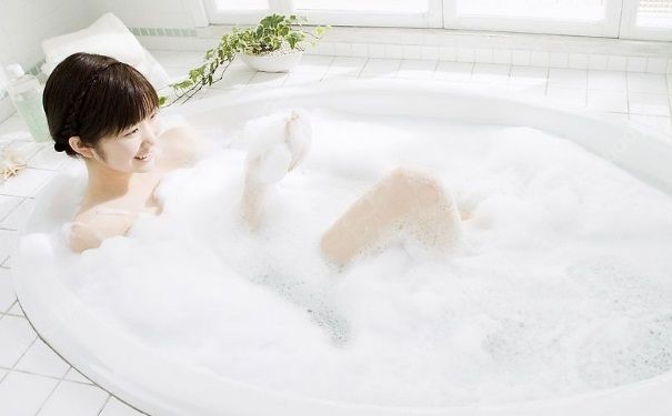 酵素可以泡澡吗？酵素泡澡的好处和坏处[图]