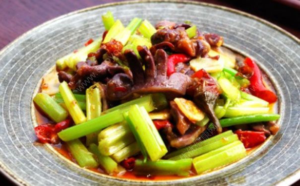 芹菜炒鸡胗怎么做？芹菜炒鸡胗的家常做法(1)
