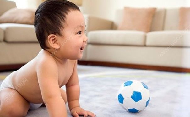 错误行为伤孩子视力 如何保护宝宝视力？(1)
