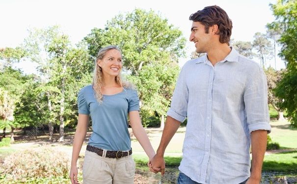 散步好处有哪些？经常散步有哪些好处？[图]