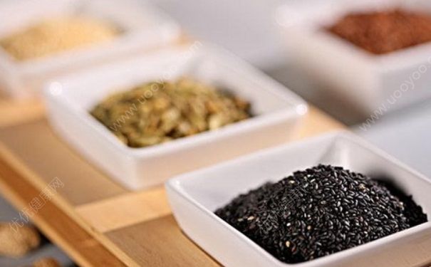 秋季掉头发怎么办？秋季掉头发吃什么好？[图]