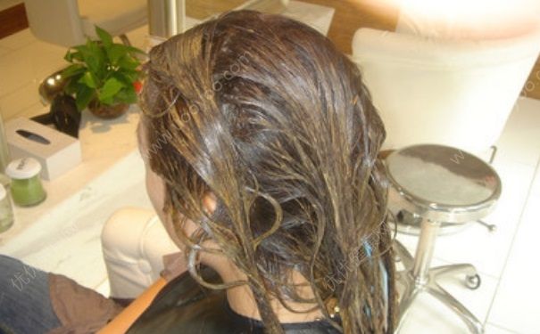烫发和染发可以同时进行吗？烫发和染发可以一起吗？[图]