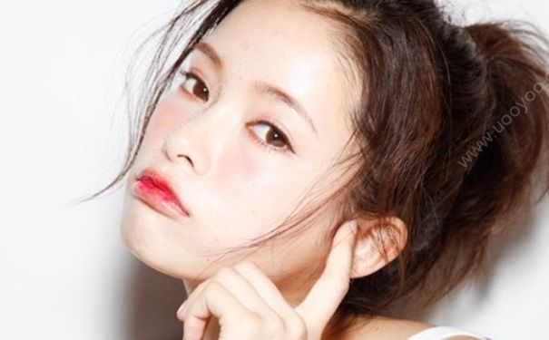 柳岩穿黑裙自拍 女孩怎么打扮清纯？(5)
