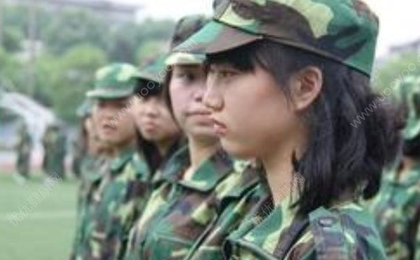 新生军训场边美容 军训怎么护肤？(1)