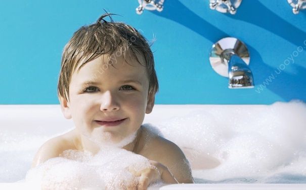 夏天洗冷水澡有好处吗？夏天洗澡次数多少合适？[图]