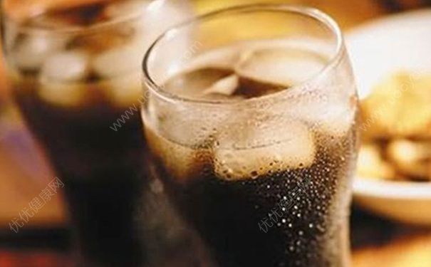 喝碳酸饮料会骨质疏松吗？碳酸饮料有哪些危害？[图]