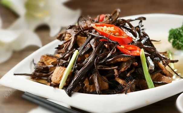 茶树菇烧肉的做法 茶树菇烧肉怎么做好吃？(1)