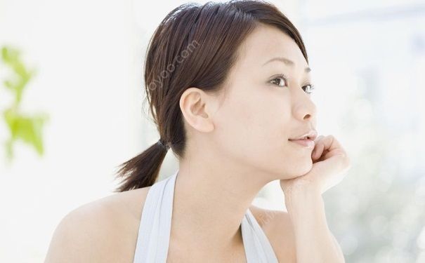 鼻子出油黑头多怎么办？怎么处理鼻子出油黑头多？(1)