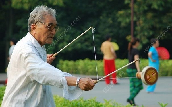 强直性脊柱炎的症状 强直性脊柱炎能活多久？(1)