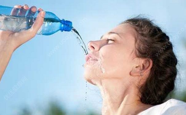 水中毒症状 水中毒是怎么回事？[图]