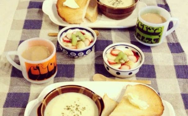 早上吃完饭肚子疼怎么回事？吃完早饭胃疼是怎么回事？[
