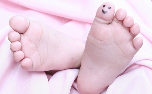宝宝脚出汗是怎么回事？宝宝脚出汗的原因(1)