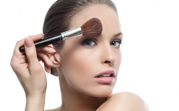 上妆后干燥起皮怎么办？上妆后怎么补水？(1)