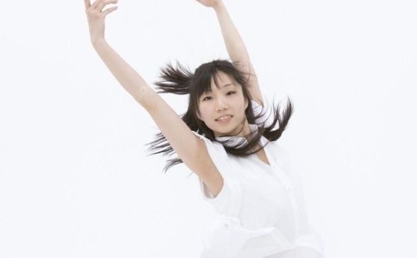 16岁女孩长胖了怎么回事？16岁女孩重330斤(2)