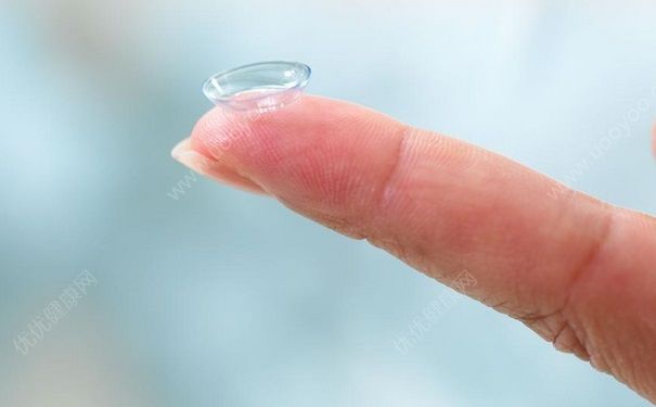 游泳可以戴隐形眼镜吗？戴隐形眼镜有哪些注意事项？(1)