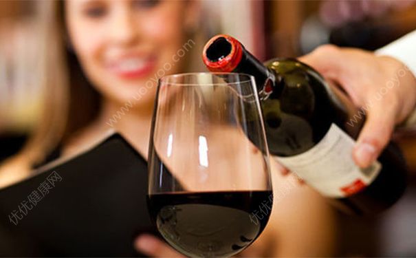 睡前喝酒好不好？睡前喝酒有助于睡眠吗？[图]