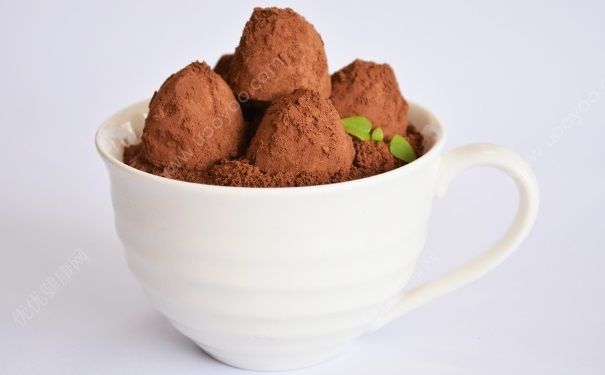 睡前不宜吃什么？晚上吃什么影响睡眠？[图]