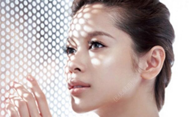 毛孔粗大是什么原因造成的？皮肤毛孔变大的原因(1)