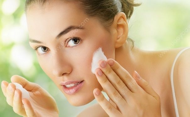 去角质是在洗脸前还是在洗脸后呢？去角质因注意什么？(1)