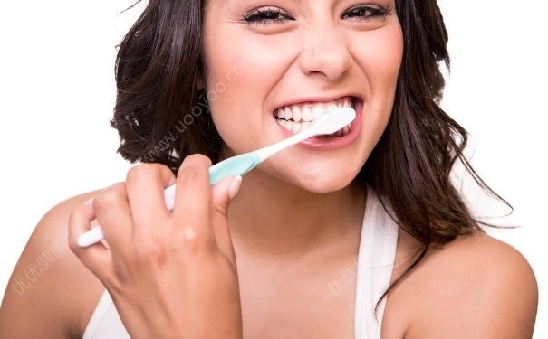 盐水刷牙的好处和坏处是什么？盐水刷牙要注意什么？[图]