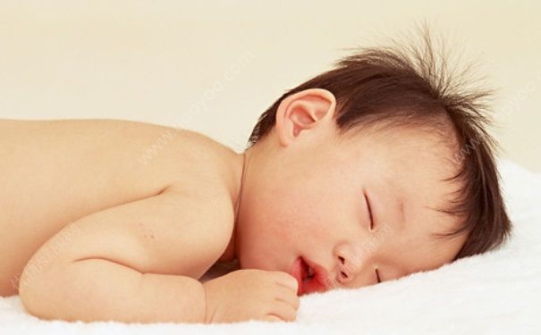 婴儿睡多长时间正常？婴儿睡眠时间少怎么办？(2)