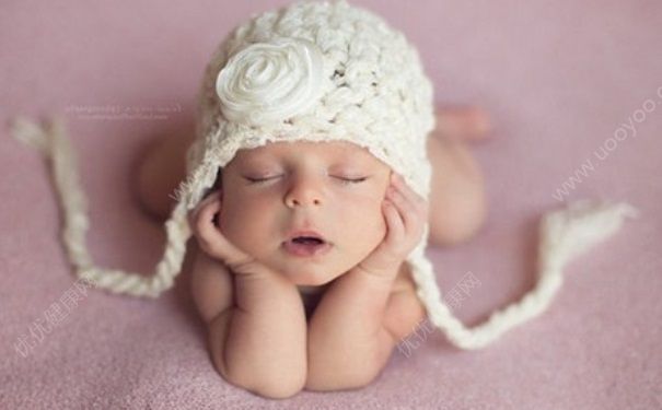 婴儿睡多长时间正常？婴儿睡眠时间少怎么办？(4)