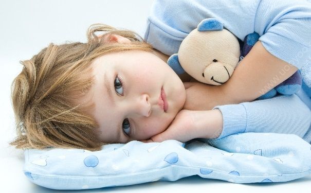 婴儿睡多长时间正常？婴儿睡眠时间少怎么办？(5)