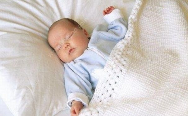 婴儿睡多长时间正常？婴儿睡眠时间少怎么办？(3)