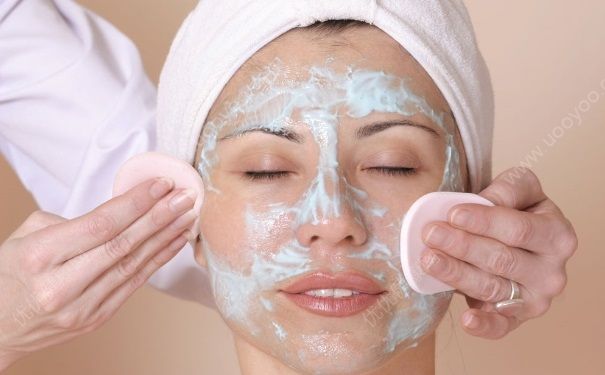 卸妆水的正确使用方法是什么？怎样挑选适合自己的化妆水？(1)