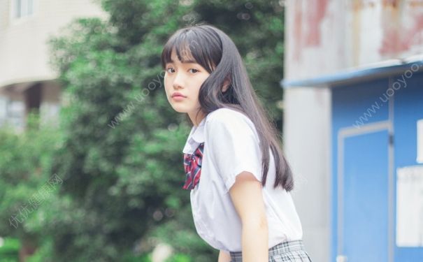 16岁女生胸部一大一小正常吗？16岁乳房一大一小怎么办？(1)