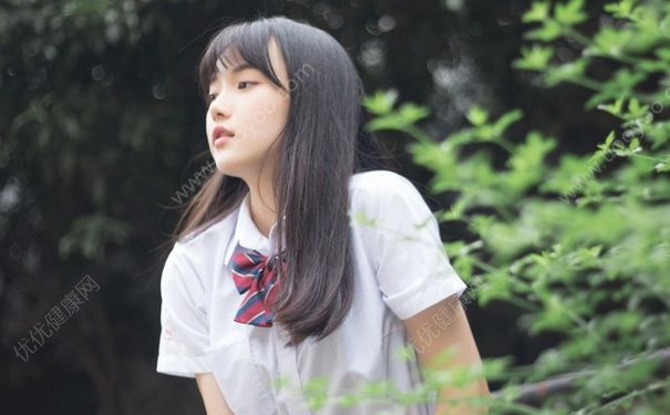 16岁女生胸部一大一小正常吗？16岁乳房一大一小怎么办？(4)