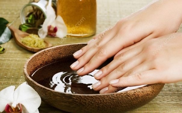 卸甲水对健康有什么危害？洗甲水的危害(1)