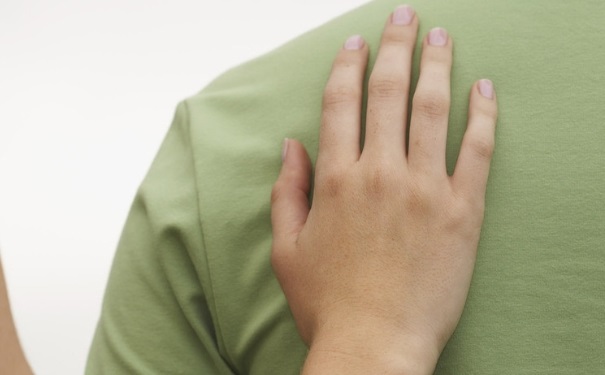 夏天手上起小水泡痒怎么办？夏天手上起水泡怎么治？[图]