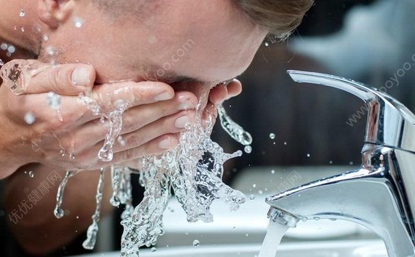 用完卸妆乳后还要用洗面奶吗？用完卸妆乳后怎样护肤？(1)