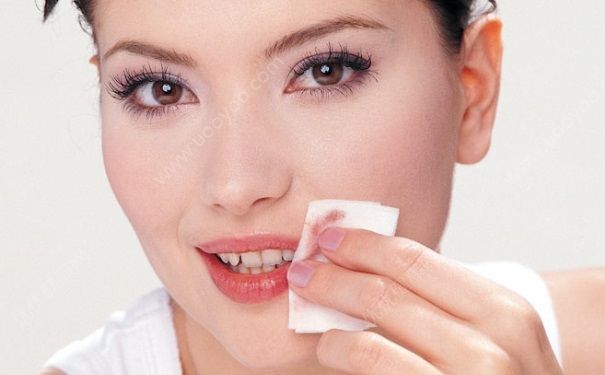 卸妆水和卸妆油有什么区别？卸妆水和卸妆油要怎么选择？(1)