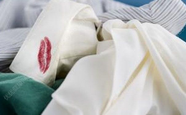 口红涂在衣服上怎么洗？口红弄到衣服上怎么洗掉？[图]