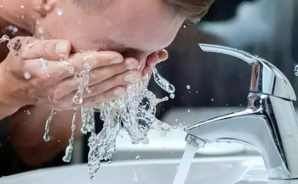 如何洗脸才能清洁皮肤？洗脸怎么彻底清洁皮肤？(1)