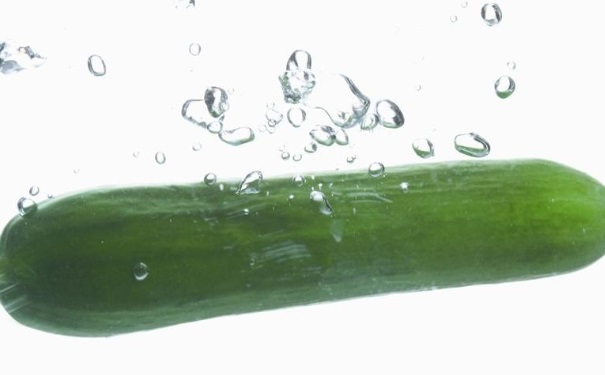 丝瓜水和黄瓜水哪个好？丝瓜水和黄瓜水哪个补水效果好？(1)